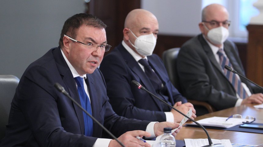 Мерки има, ваксини - няма: Как България управлява пандемията?