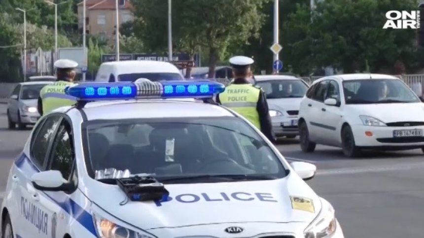 Зверски пияна жена влетя в насрещното в Пловдив, някой я бил ударил отзад (ВИДЕО)