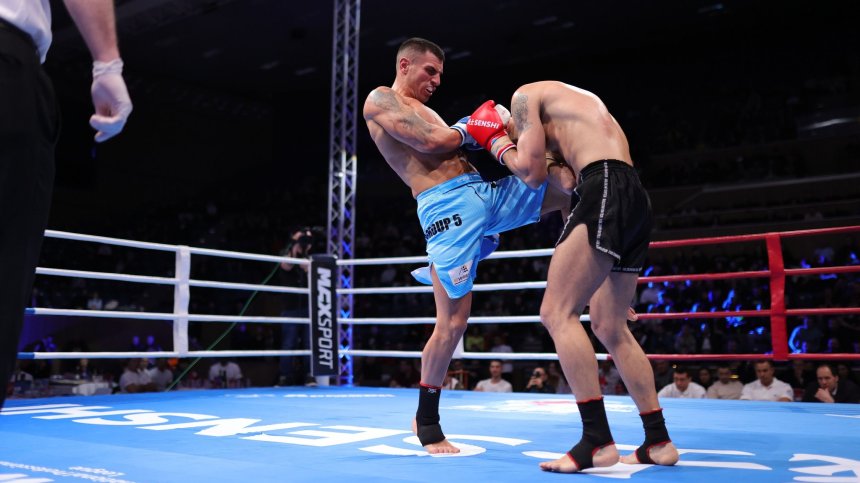 Бургаската машина Атанас Божилов надви категорично румънеца Цезар Матей