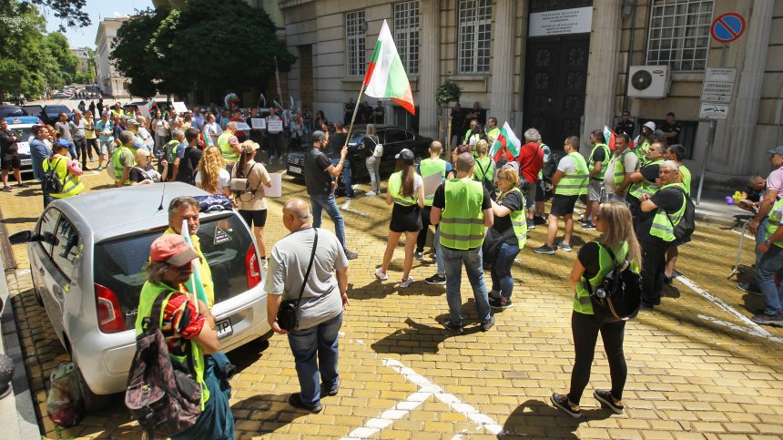 Превозвачите протестират с искане за оставката на министър Събев
