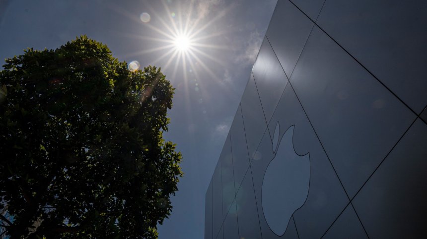 Apple въвежда нови ограничения за медийните услуги
