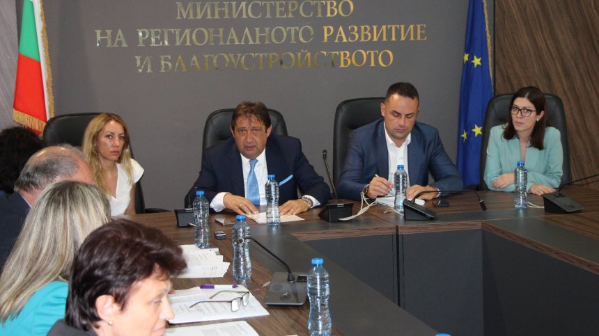 МРРБ проверява сигнал за забавени плащания към фирма, ремонтирала пътища в Северна България