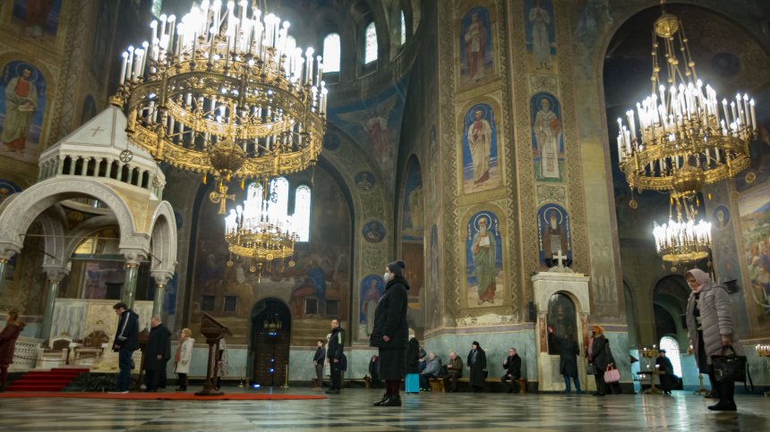Започна празничното богослужение в храм-паметника "Св. Александър Невски"