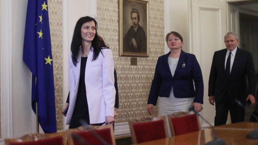 Мария Габриел се срещна с ДПС, изложи подробно приоритетите си