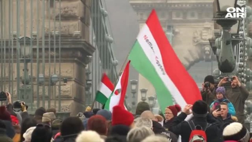 Орбан се извини, моли партията му да не бъде изключвана от ЕНП