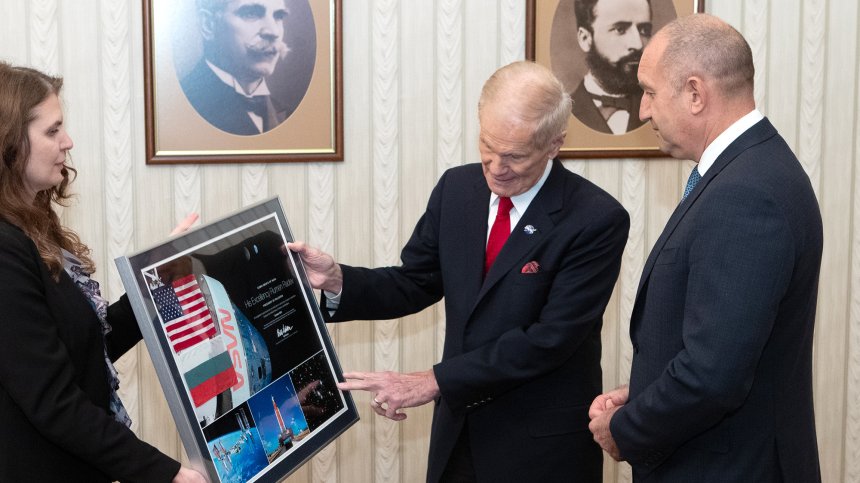 Директорът на НАСА в България: Не сме сами и там някъде има друг живот