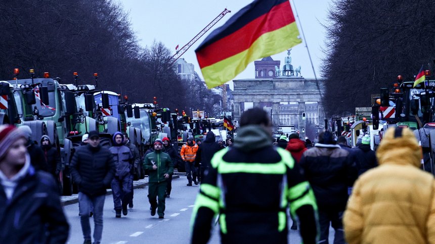 Фермерите в Берлин освиркаха финансовия министър, недоволстват срещу намалени субсидии