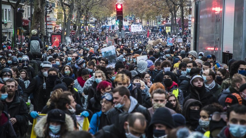 Комендантски час в цяла Франция, Бавария забрани алкохола