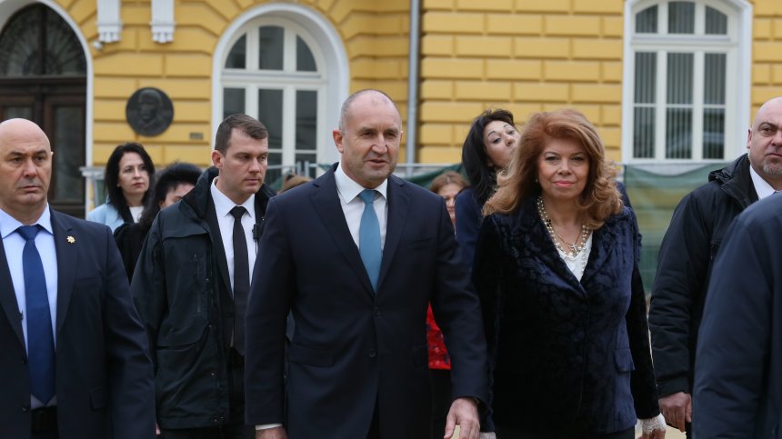 Радев отговори на Нинова: Да докаже казаното, всеки ден в медиите има публикации и за нея