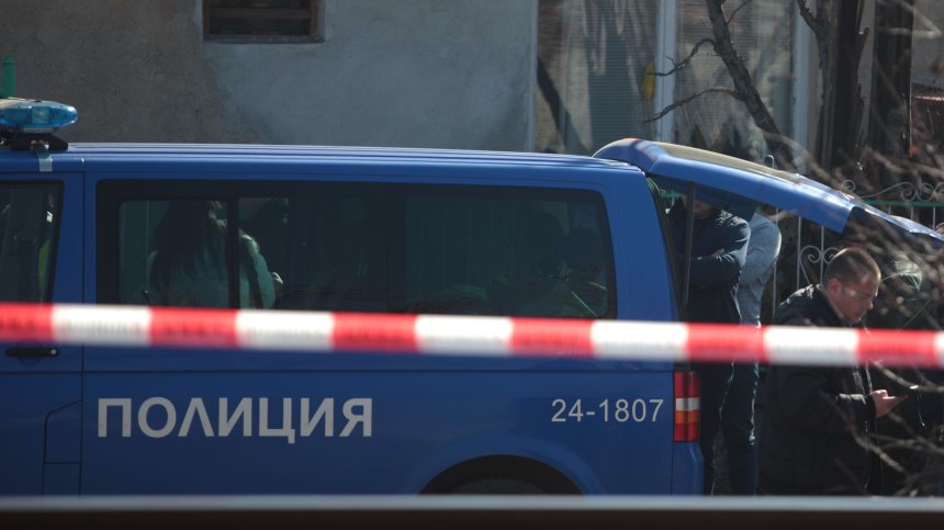 Мъж укривал десет дни тялото на починалата си майка