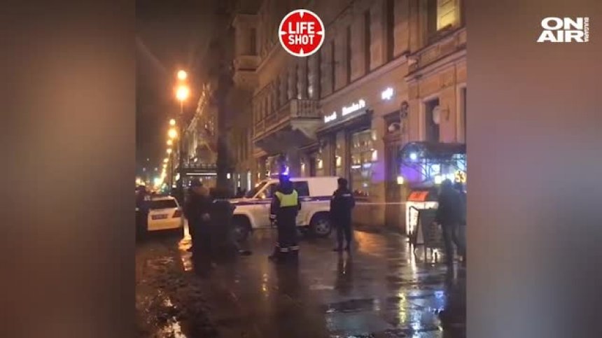 Автомобил помете пешеходци в Санкт Петербург, двама загинаха