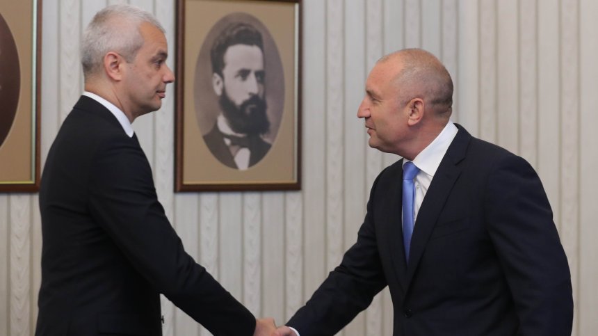 Румен Радев пак разбуни духовете, "Възраждане" се припозна в решението му за КС
