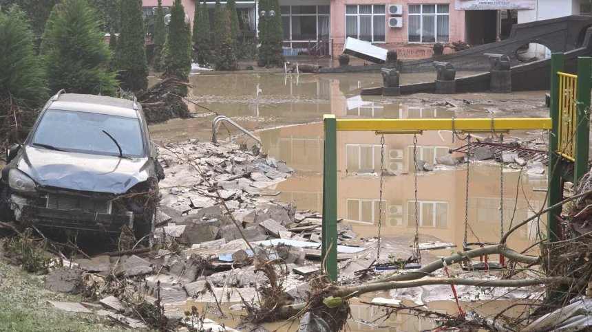 Бедственото положение в общините Несебър и Царево остава в сила