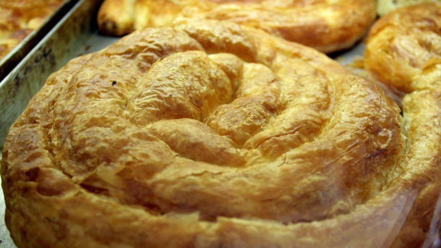 Баница със спанак и лук за трапезата на Игнажден (РЕЦЕПТА)