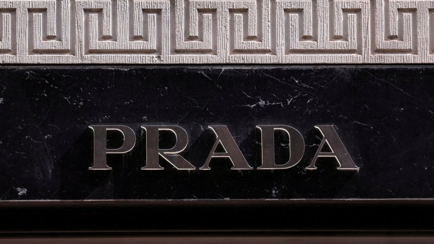 Prada придобива Versace за $1,375 млрд.