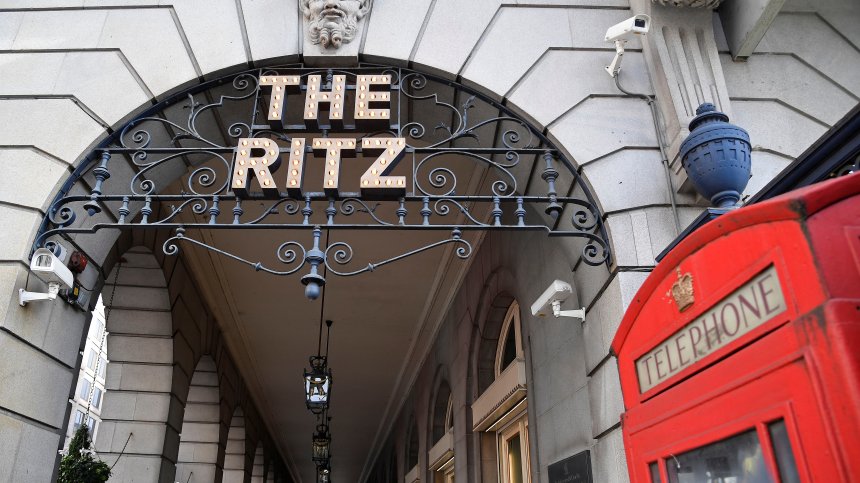 Продават лондонския хотел Ritz за 1 милиард долара?