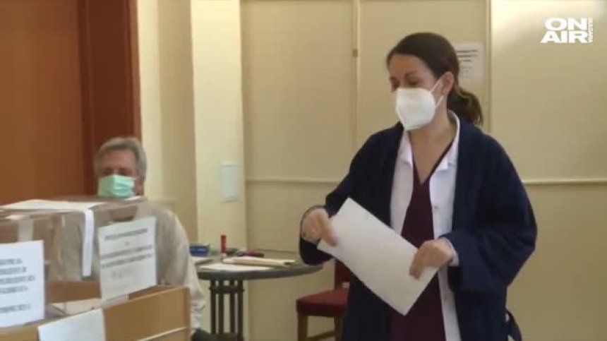 230 гласуваха в "Александровска болница", половината от тях &ndash; Ковид болни