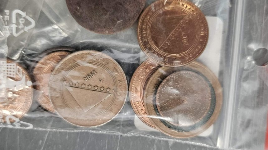 Митничари задържаха 382 антични монети и накити
