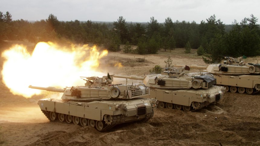 Защо Украйна не воюва с танковете Abrams и пред колапс ли е руската гражданска авиация?