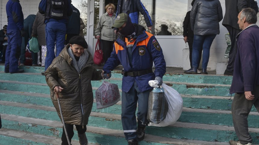 Русия евакуира незабавно жителите на Каховка в Херсонска област