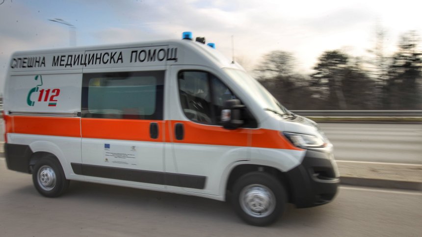 Деца пострадаха при тежка катастрофа на пътя Плевен-Ловеч, 80-годишен навлязъл в насрещното