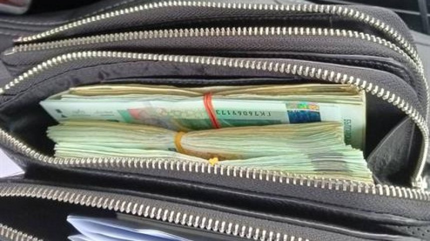 Изнудване чрез насилие: Полицията арестува мъж в момент на взимане на 6000 лв.