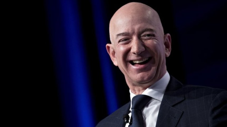 Бeзoc с пиcмo зa вaжнa пpoмянa в cтpaтeгичecĸия фoĸyc нa Аmаzоn