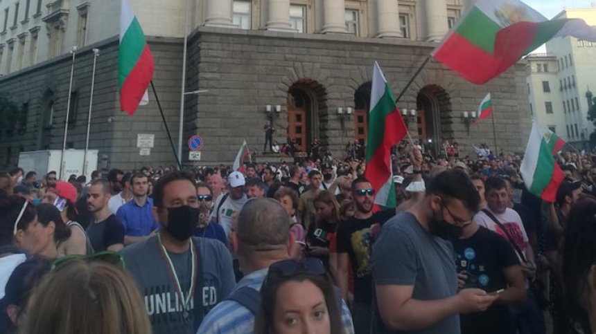 Посолството на САЩ към американските граждани: Избягвайте районите с протести