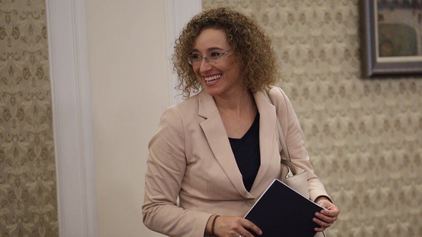 Министър Шалапатова: Инвестираме близо 1 млрд. лв. в повишаването на дигиталните умения на работната сила