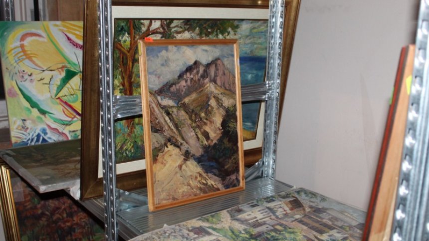 Прокуратурата иззе още над 1400 картини от помещения на Божков