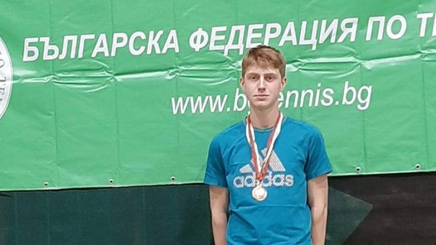 Млад шампион по тенис има нужда от финансова подкрепа за операция