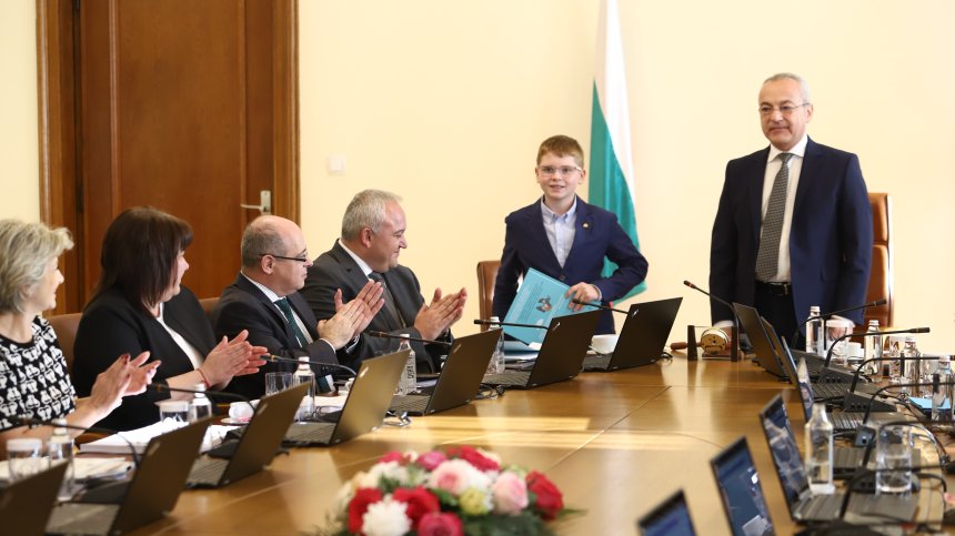 Шестокласник поясни на депутатите къде бъркат: Неразбирателството се лекува с разговор