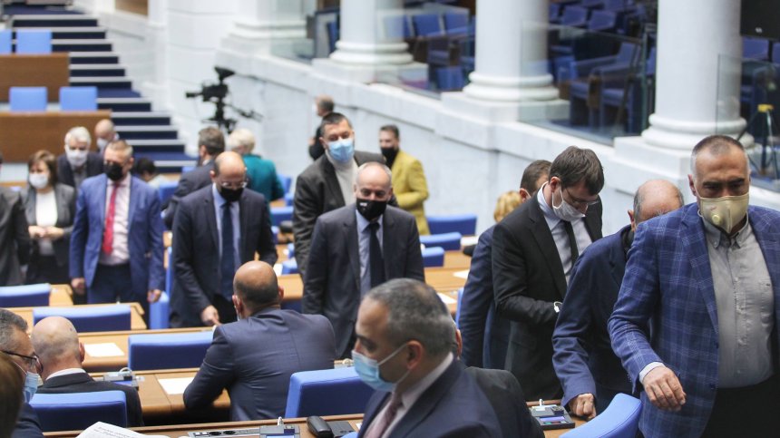 Само за Bulgaria ON AIR: Равносметката на депутатите и спорът за ваксините