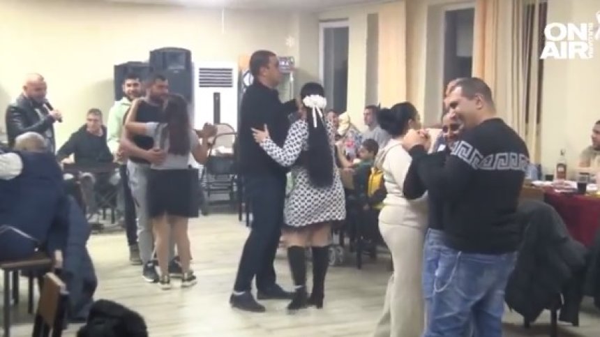 Танци и богата трапеза: Ромите в Златарица разкриха традициите на Банго Васил
