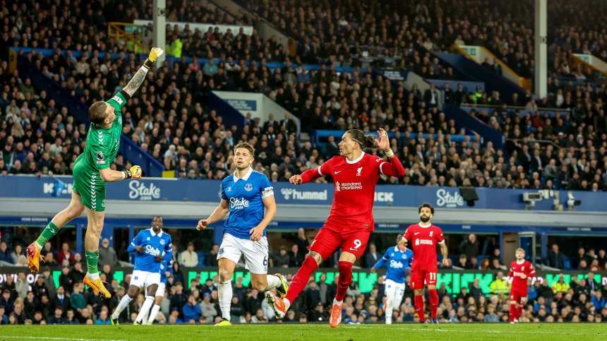 Титлата е мираж за "Ливърпул" след болезнен провал в дербито с "Евертън"