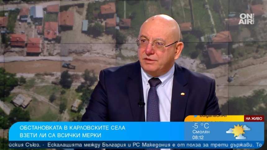 Ревизоро: Храним украинци на морето, а българите в Карловско бедстват и мизерстват