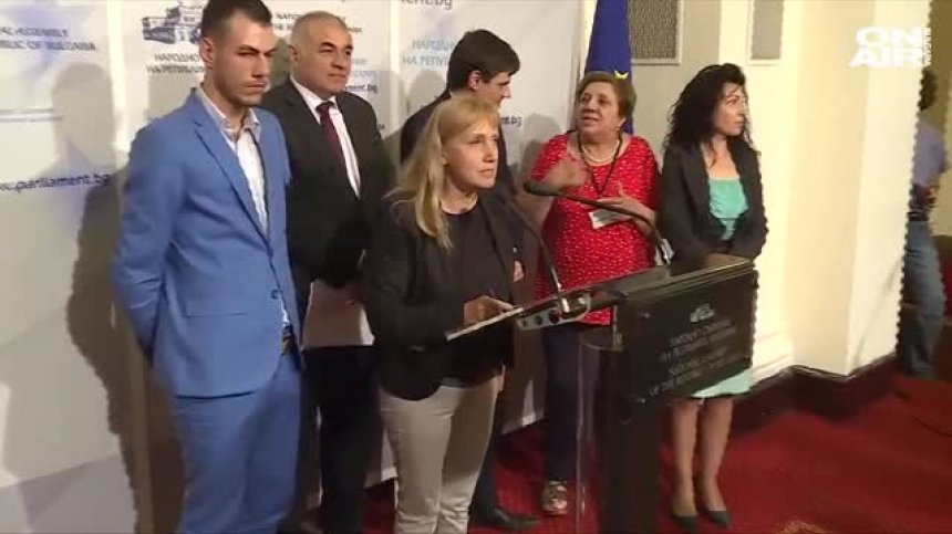 Отхвърлиха законопроекта за официализиране на жестомимичния български език