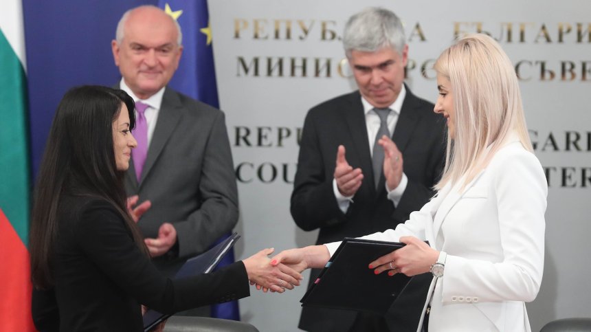 Подписаха договори за изграждане на Вертикален газов коридор