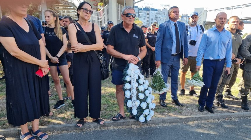 Близки на загиналите полицаи в Бургас: Делата ще приключат, те няма да се върнат, остава мъката