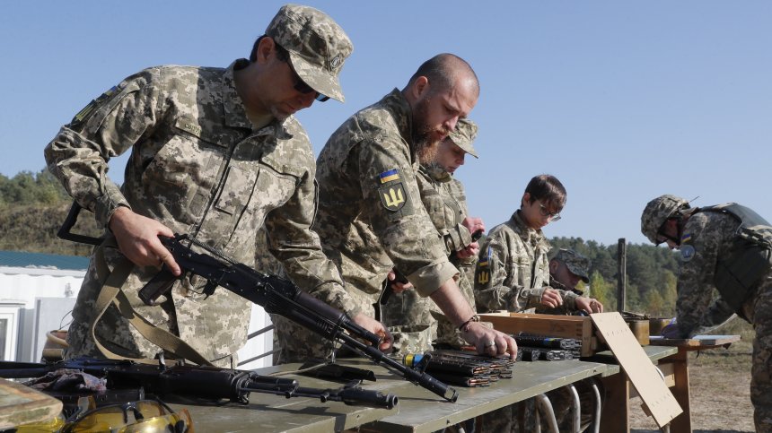 ЕС започна обучението на украински военни под командването на вицеадмирал Ерве Блежан