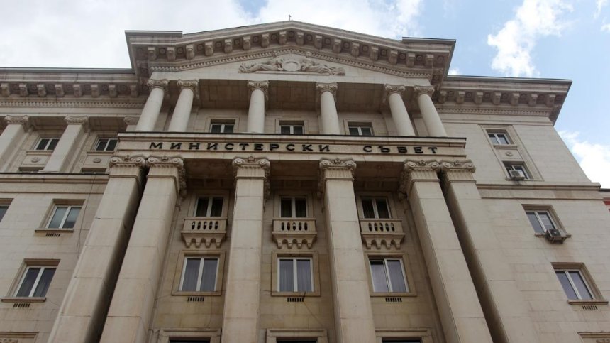 Борисов предава властта на ген. Янев при закрити врати