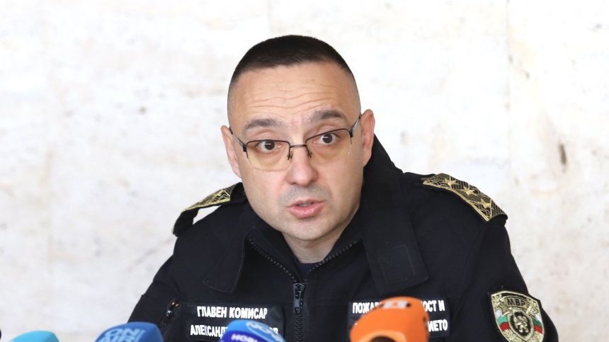 Шефът на пожарната: Няма критични участъци, има паднали дървета и наводнени приземни етажи