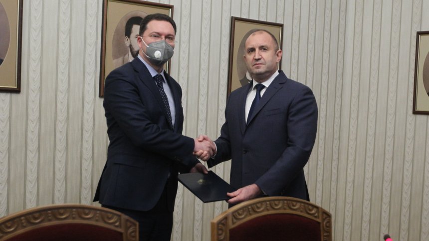 ГЕРБ получи от президента Радев мандат за съставяне на правителство