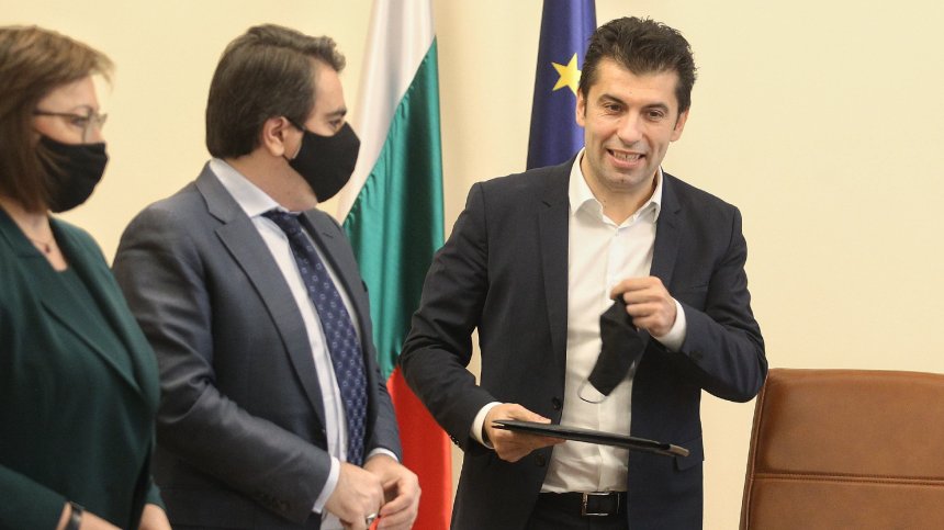 Петков: Не може крайният потребител да плаща допълнително заради енергийната система