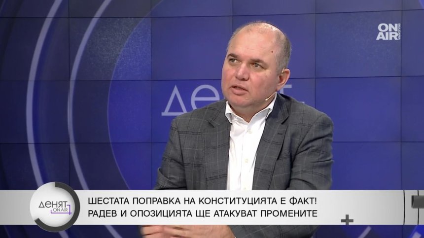 Панев: Историческо е - не всеки ден се правят промени в Конституцията, Радев има право да сезира КС