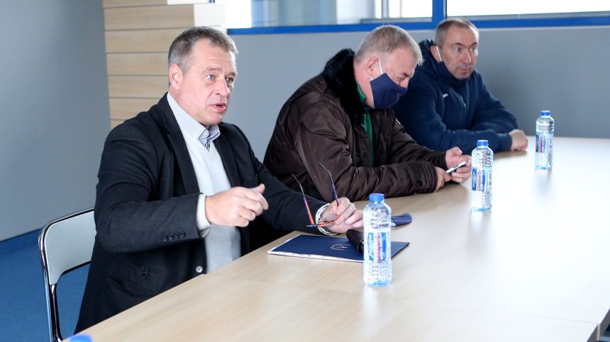 Революция в "Левски" - прехвърлят акциите на клуба на фенове