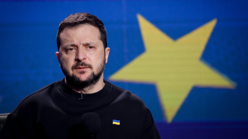 Зеленски: Ускоряваме доставката на дронове и боеприпаси към фронта