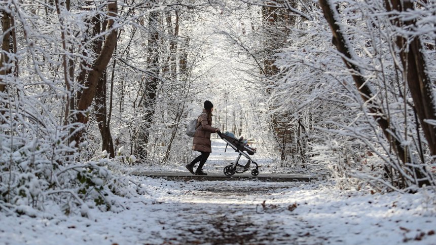 Зимата нахлува бързо: София побелява в събота, в планините трупат 20 см сняг