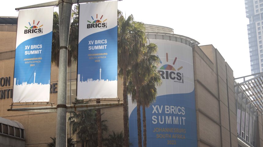 Китай иска БРИКС да стане пълномащабен конкурент на Г-7, Путин пропуска форума