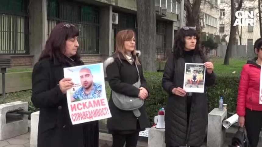 Протестиращи настояват без Рангел Бизюрев делото за смъртта на Митко да не започва